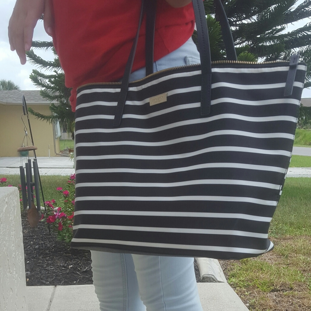 Cute KATE SPADE shoulder bag for summer!! 😎❤